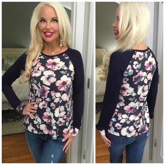 Tops - LAST 1! Gorgeous 🌸Navy Floral Contrast Tunic!